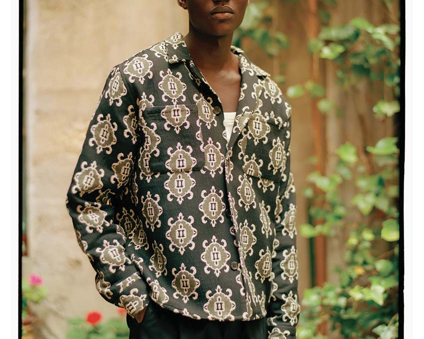 Les Deux Isaac Jacquard Overshirt Black Olive Seitenansicht — Jacquard-Gewebe texturiert