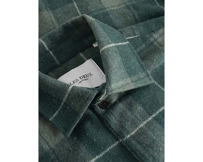 Les Deux Lennon Check Shirt Olive Dusty Moss dettaglio — colletto oxford quadri