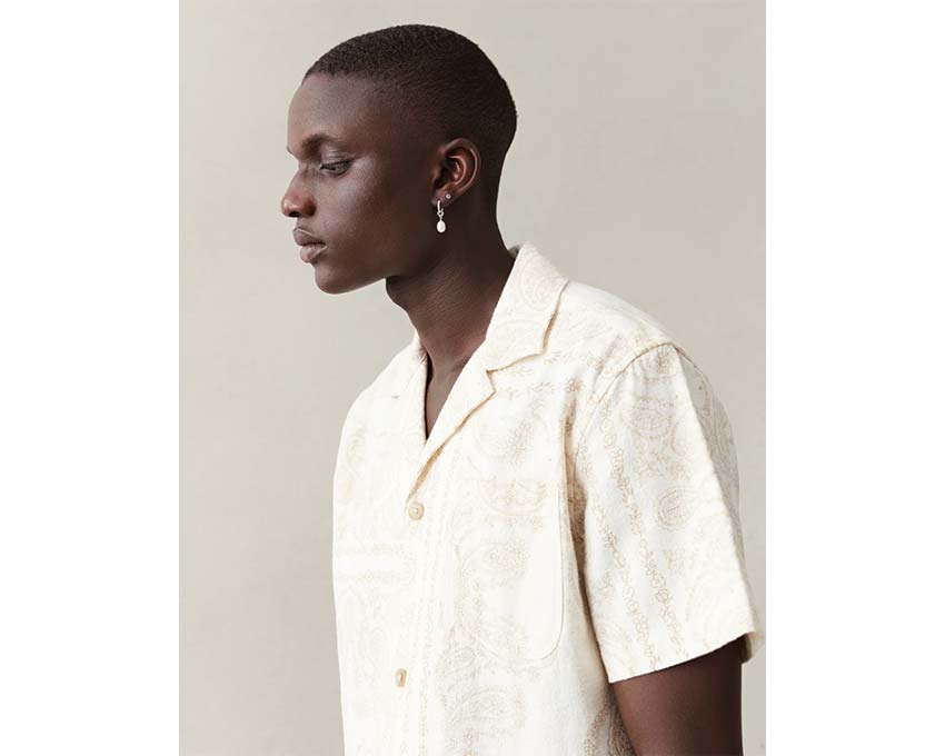 Les Deux Lesley Paisley SS Shirt Light Ivory detalle — motivo paisley estampado