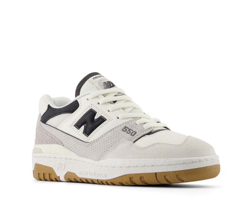 New Balance 550 W Sea Salt Gum vue latérale — tige cuir semelle gomme