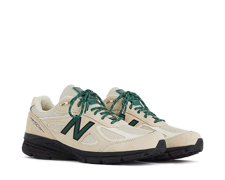 New Balance 990v4 Macadamia Made in USA Seitenansicht — Premium Wildleder und Mesh Obermaterial