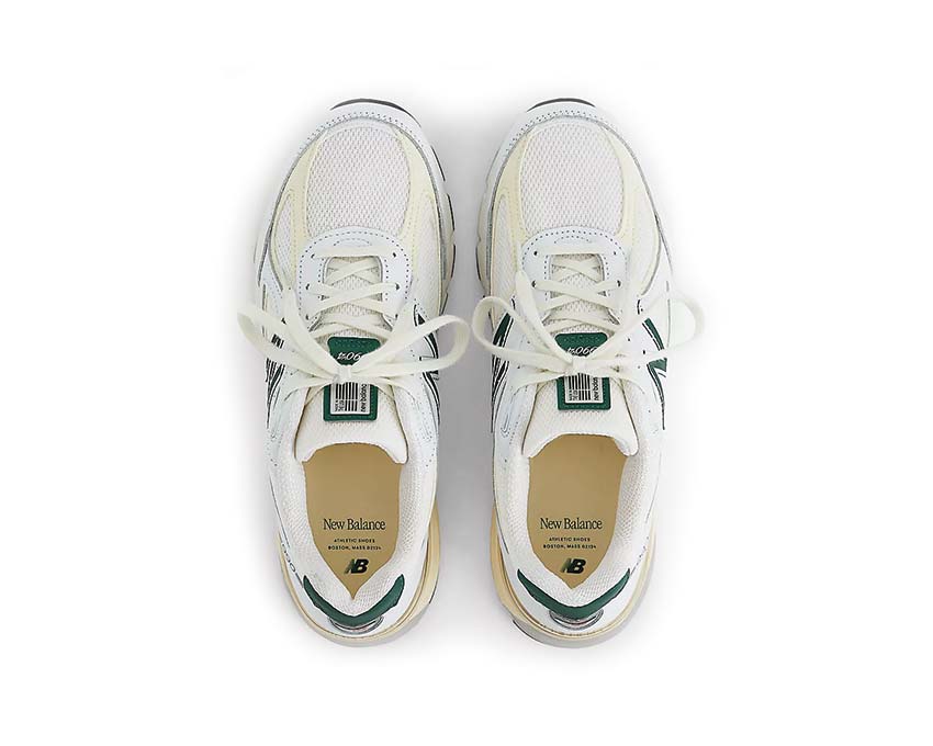 New Balance 990v4 Calcium Forest Green Detail — Calcium Wildleder N-Logo Waldgrün