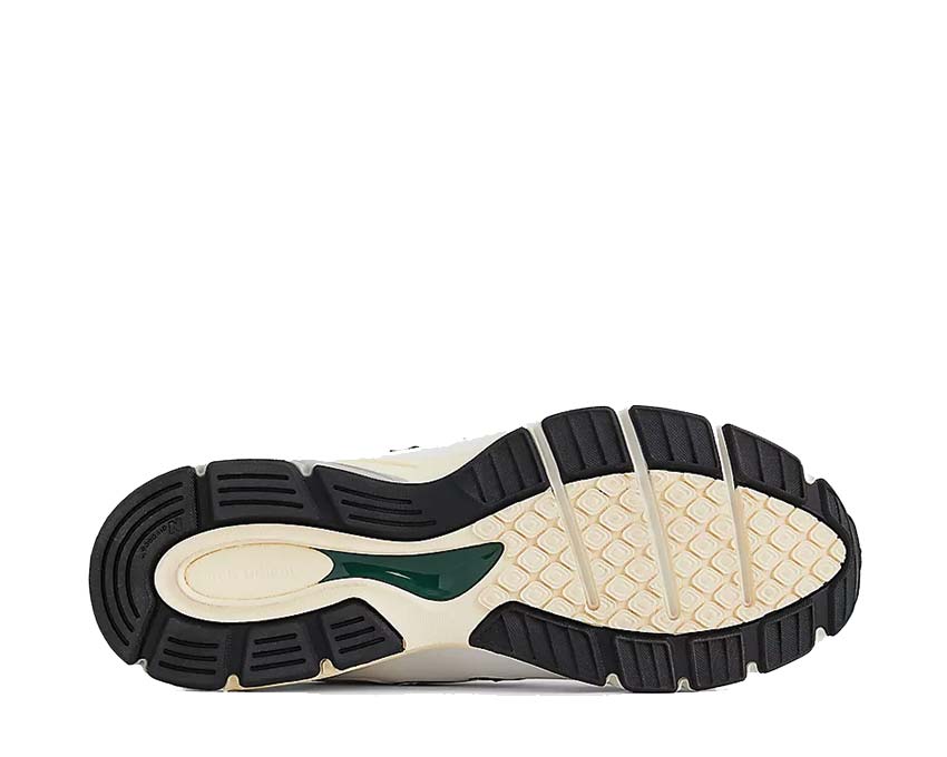 New Balance 990v4 Calcium Forest Green — Rückansicht grün-cremefarbene Fersenkappe USA