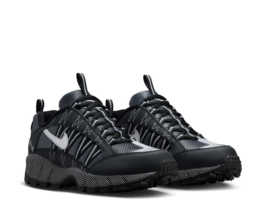 Nike Air Humara QS Black Metallic Silver vista lateral — nylon y ante