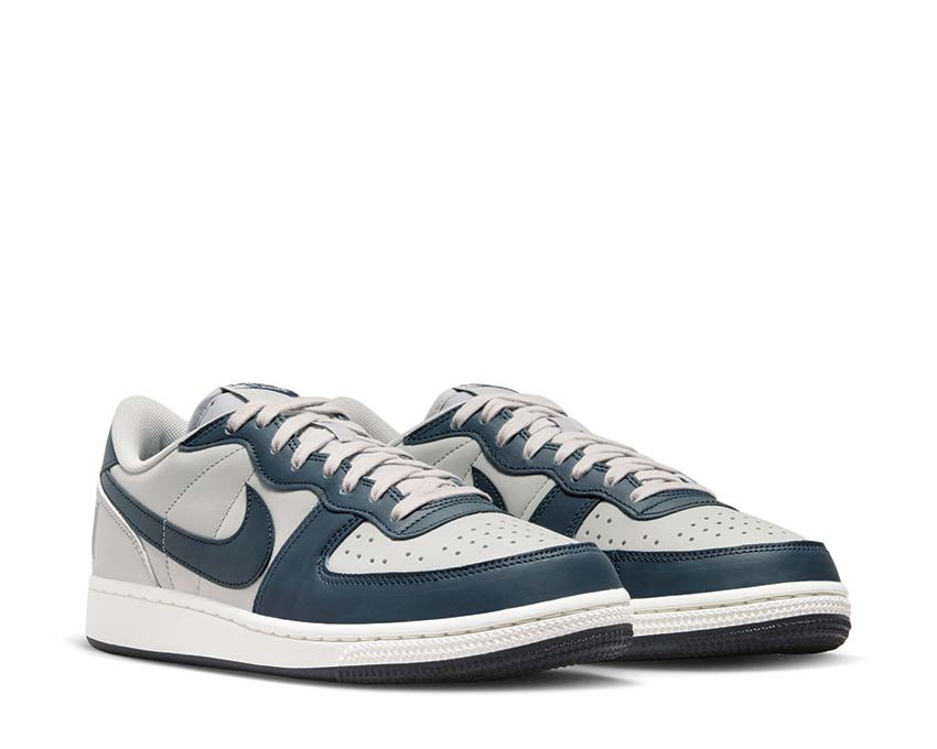 Nike Terminator Low Granite Seitenansicht — Leder und Mesh Dark Obsidian