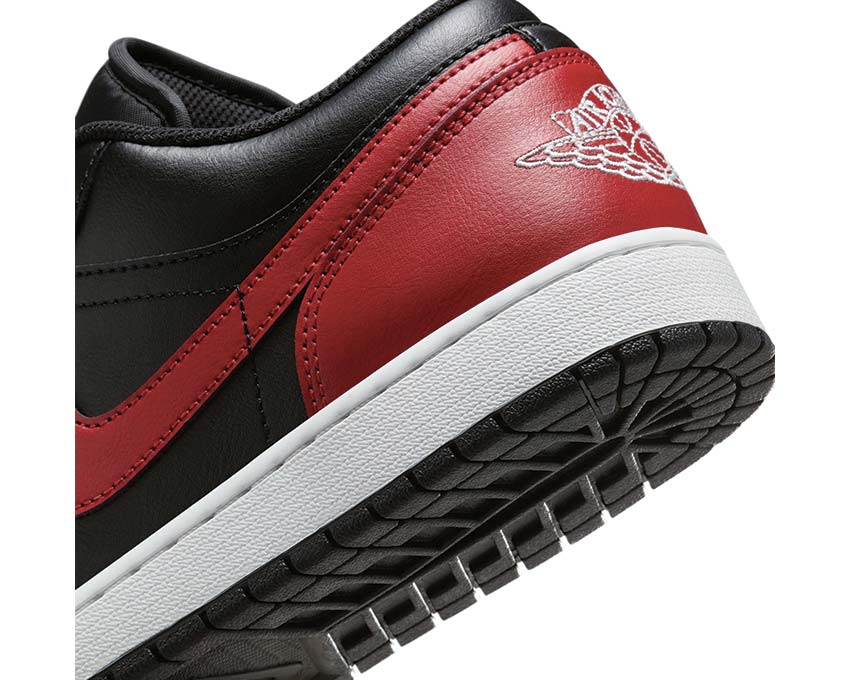 Jordan Air Jordan 1 Low Bred Black Varsity Red Summit White vue latérale — cuir rouge et noir