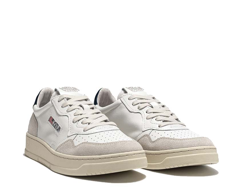 Autry Medalist Low Suede White/Blue Seitenansicht — weicher Wildleder-Schaft