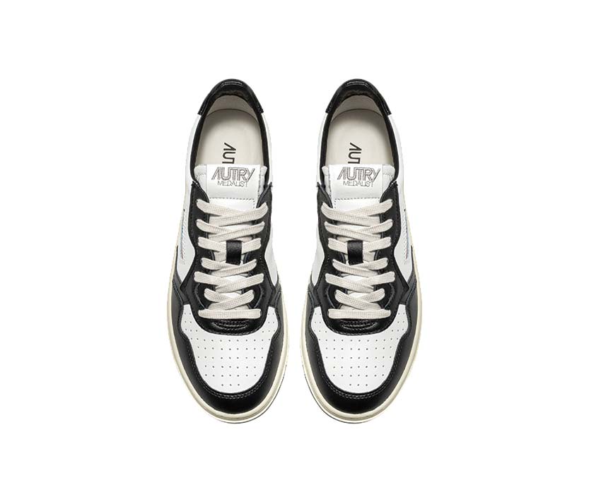 Autry Medalist Low Panda White/Black détail — broderie logo Autry
