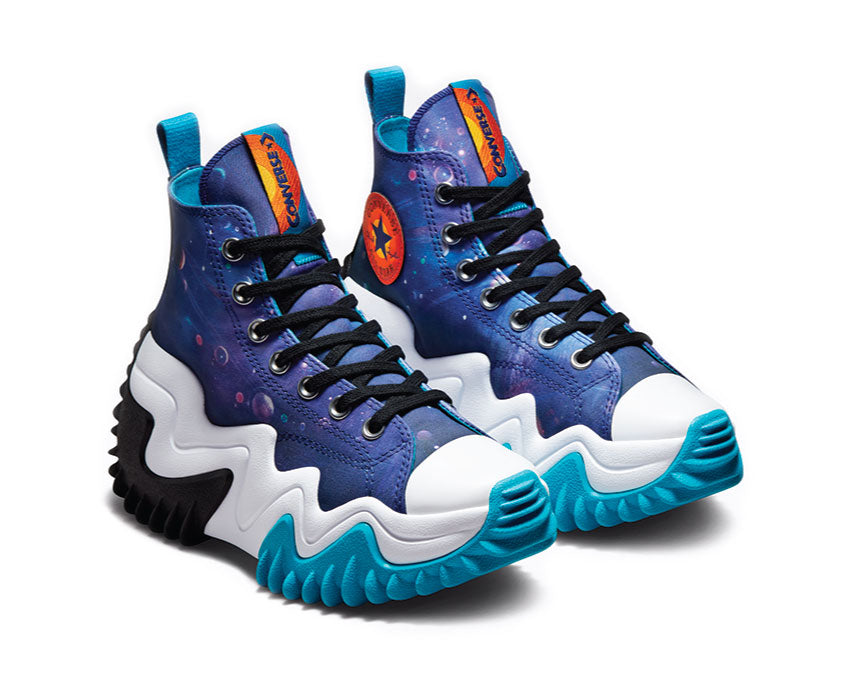 Converse x Space Jam Run Star Motion White/Red vue latérale — semelle crantée et motif graphique