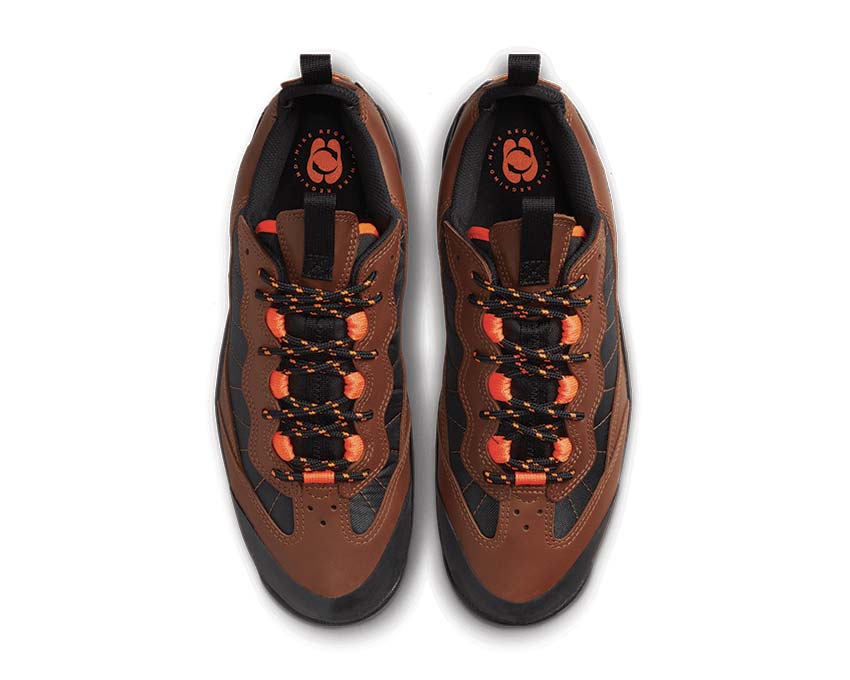 Nike ACG Air Mada Bison Black Hyper Crimson détail — tige synthétique