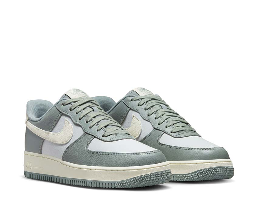 Nike Air Force 1 07 LX Mica Green Coconut Milk vue latérale — cuir premium