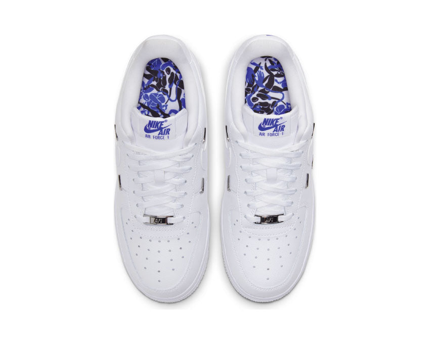Nike Air Force 1 '07 LX W White Hyper Royal dettaglio — tomaia in pelle