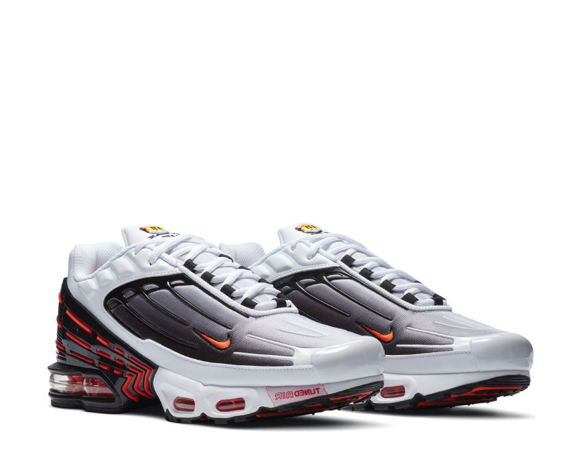 Nike Air Max Plus III White Team Orange vue latérale — tige TPU ondulée