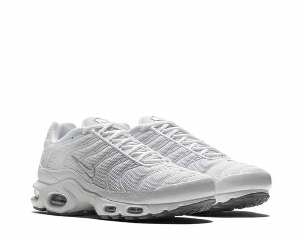 Nike Air Max Plus White vue latérale — lignes ondulées signature TN blanc