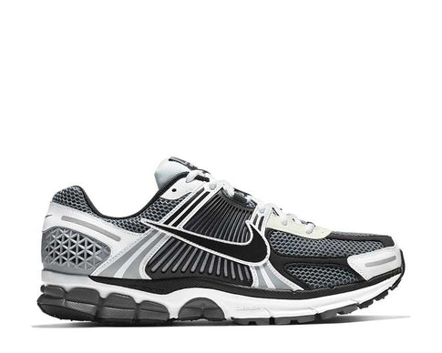 Nike Zoom Vomero 5 SE SP Dark Grey — sneaker uomo colorway grigio scuro