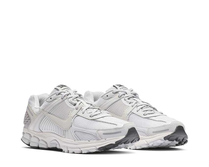 Nike Zoom Vomero 5 SP Vast Grey Seitenansicht — Mesh und Overlays