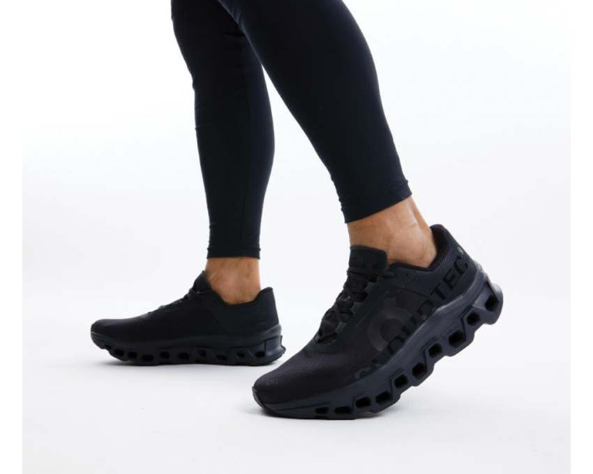 On Cloudmonster All Black dettaglio — tomaia in mesh ingegnerizzato