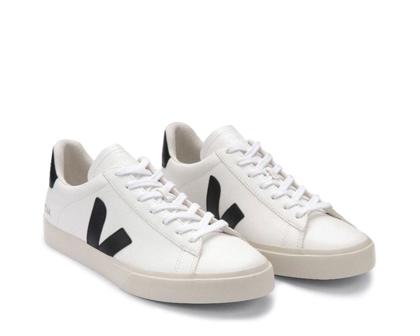 Veja Campo White vista lateral — cuero liso natural